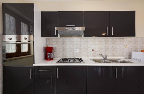 Mofardini House | Stunning home in Kmacici