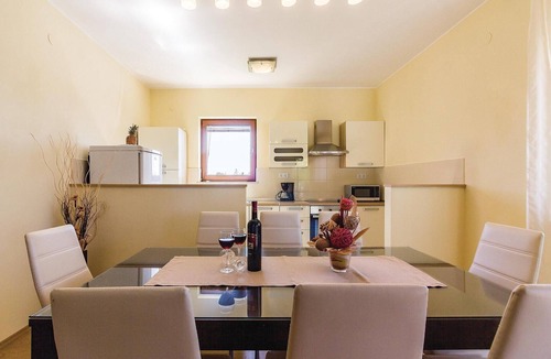 Sisan House | Stunning home in Liznjan