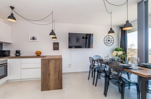 Njivice House | Stunning home in Njivice
