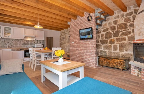 Prolozac House | Stunning home in Ricice