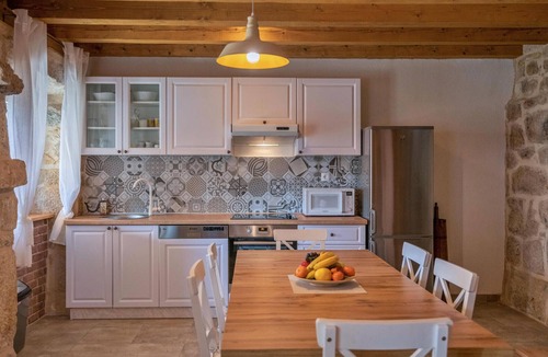 Prolozac House | Stunning home in Ricice