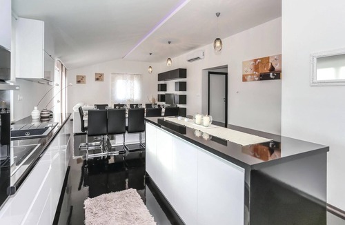 Hrvace House | Stunning home in Rumin with sauna