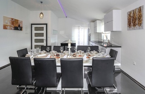 Hrvace House | Stunning home in Rumin with sauna