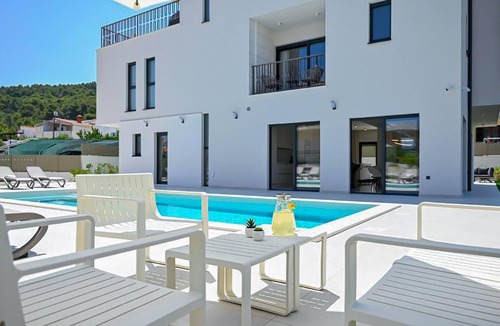 Slatine House | Stunning home in Slatine