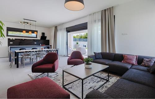 Butkovici House | Stunning Home In Stancija Paradiz