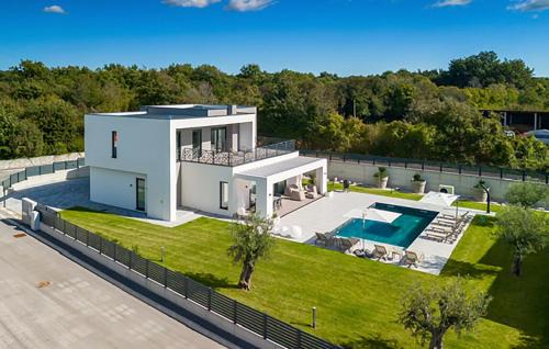 Butkovici House | Stunning Home In Stancija Paradiz