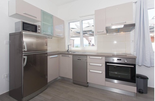 Jesenice House | Stunning home in Suhi Potok with WiFi