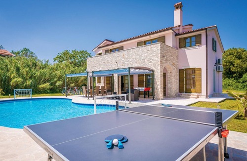 Valtura House | Stunning home in Valtura