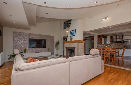 Vrgorac House | Stunning home in Vrgorac with sauna