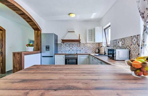 Benkovac House | Stunning private villa with A/C, WIFI, private pool, TV, terrace, pets allowed and panoramic view