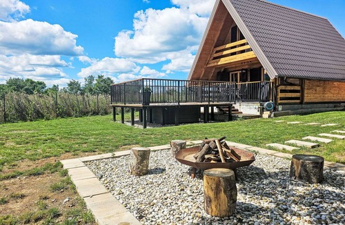 Lovinac House | Stunning private villa for 4 guests with hot tub, WIFI, A/C, TV and terrace