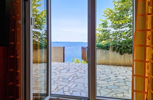 Prizna House | Stunning private villa for 10 people with A/C, WIFI, TV, terrace and pets allowed