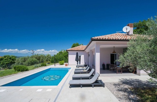 Viskovici House | Stunning private villa for 6 people with WIFI, private pool, A/C, TV and terrace