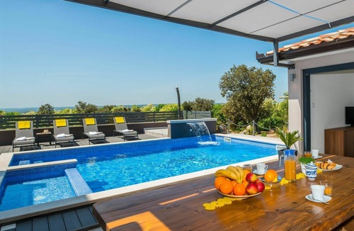 Viskovici Villa | Stunning private villa with A/C, hot tub, private pool, WIFI, TV, terrace and panoramic view