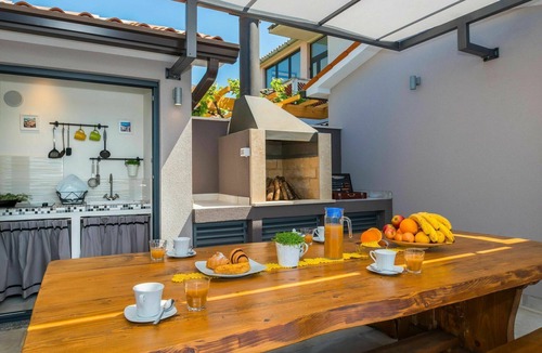 Viskovici Villa | Stunning private villa with A/C, hot tub, private pool, WIFI, TV, terrace and panoramic view