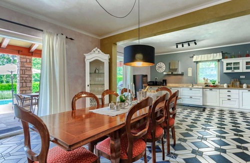 Sumber House | Stunning private villa for 10 guests with A/C, WIFI, private pool, TV, terrace and pets allowed