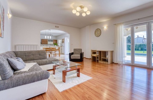 Melnica House | Stunning private villa for 8 guests with A/C, WIFI, private pool, TV and terrace