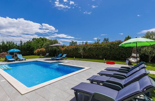 Marceljani House | Stunning private villa for 12 guests with private pool, WIFI, A/C, TV, terrace and pets allowed