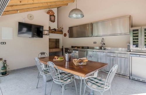 Omis Villa | Stunning private villa for 8 people with WIFI, A/C, hot tub, private pool and TV