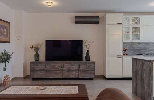 Lovinac House | Stunning private villa for 6 guests with private pool, WIFI, A/C, TV and patio