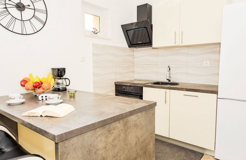 Benkovac House | Stunning private villa for 6 people with private pool, A/C, WIFI, TV and terrace