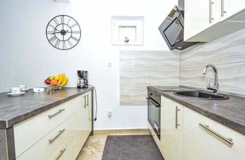 Benkovac House | Stunning private villa for 6 people with private pool, A/C, WIFI, TV and terrace