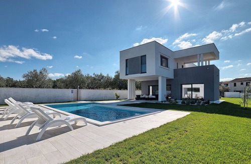 Stinjan Villa | Stunning private villa for 8 guests with WIFI, private pool, A/C, TV and terrace