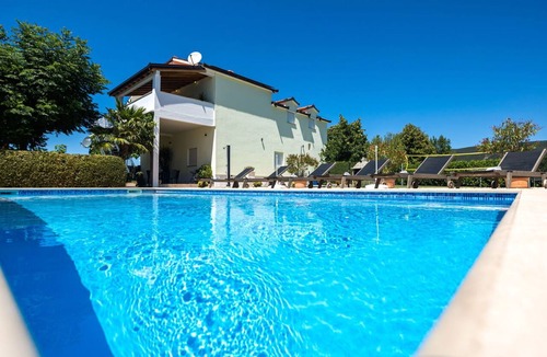 Donji Prolozac House | Stunning private villa for 10 people with A/C, private pool, WIFI, TV and terrace