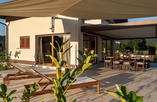 Fuzine House | Stunning private villa for 4 guests with WIFI, hot tub, A/C, TV, terrace and pets allowed