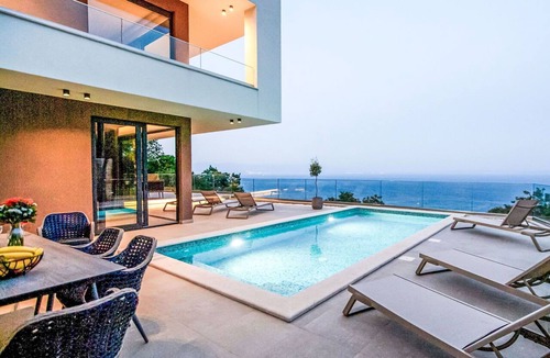 Medveja Villa | Stunning private villa for 8 people with WIFI, private pool, A/C, TV and terrace