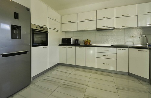 Velim House | Stunning private villa with private pool, A/C, hot tub, WIFI, TV, patio and pets allowed