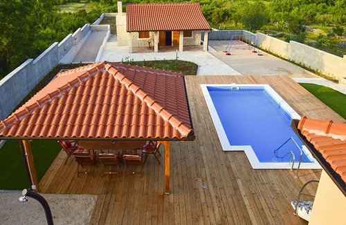 Velim House | Stunning private villa with private pool, A/C, hot tub, WIFI, TV, patio and pets allowed
