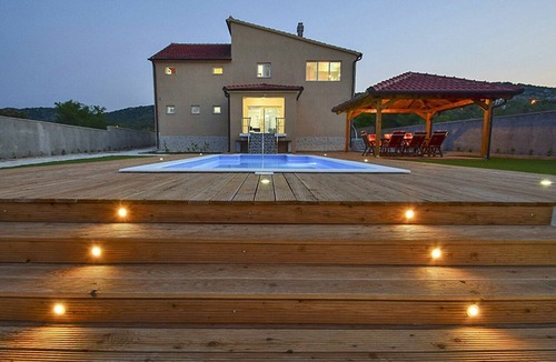 Velim House | Stunning private villa with private pool, A/C, hot tub, WIFI, TV, patio and pets allowed