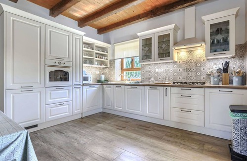 Vosteni Villa | Stunning private villa with WIFI, private pool, A/C, TV, terrace, pets allowed and panoramic view