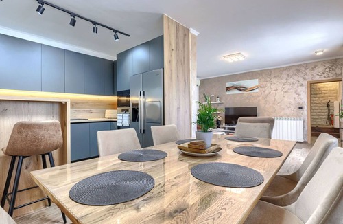 Pinezici House | Stunning private villa with private pool, WIFI, A/C, hot tub, TV, terrace and pets allowed