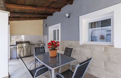 Svetvincenat House | Stunning villa for 4 guests with A/C, WIFI, TV, terrace and pets allowed