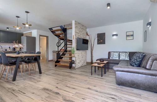 Sajini House | Stunning villa for 5 guests with WIFI, A/C, private pool, TV and terrace