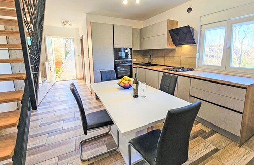 Skradin House | Stunning villa for 5 people with private pool, A/C, WIFI, TV and terrace