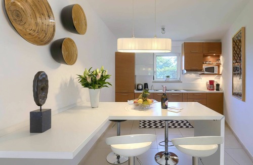 Krizine House | Stunning villa for 6 guests with WIFI, private pool, A/C, TV, terrace and pets allowed