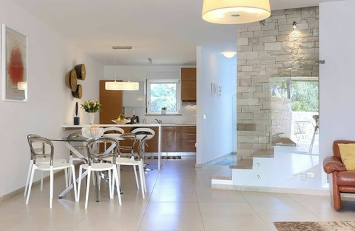 Krizine House | Stunning villa for 6 guests with WIFI, private pool, A/C, TV, terrace and pets allowed