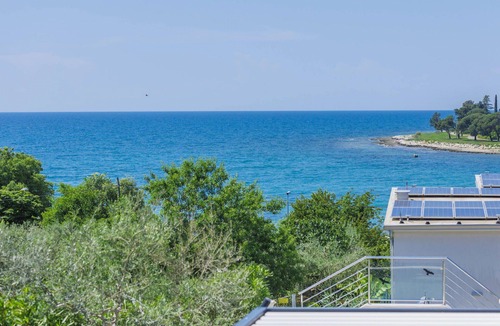 Krizine House | Stunning villa for 6 guests with WIFI, private pool, A/C, TV, terrace and pets allowed