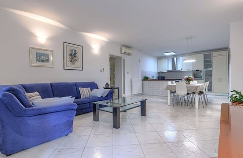Topid House | Stunning villa for 6 people with A/C, WIFI, private pool, TV and terrace