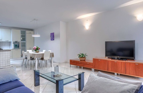 Topid House | Stunning villa for 6 people with A/C, WIFI, private pool, TV and terrace