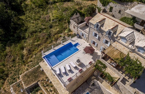 Jesenice House | Stunning villa for 6 people with WIFI, private pool, A/C, TV, patio and pets allowed