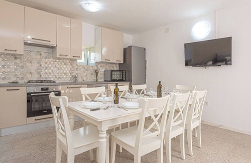 Oklaj House | Stunning villa for 8 guests with private pool, WIFI, A/C, TV and patio