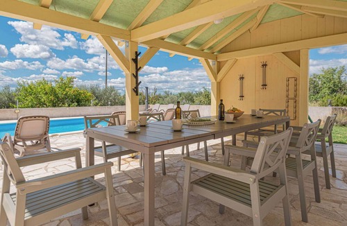 Oklaj House | Stunning villa for 8 guests with private pool, WIFI, A/C, TV and patio
