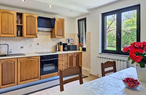 Valica House | Stunning villa with hot tub, A/C, internet, private pool, TV, terrace and pets allowed