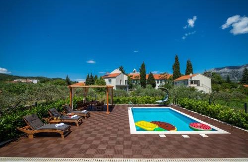 Cove Tri Zala (Zrnovo) Apartment | Sunny House