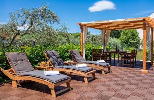 Cove Tri Zala (Zrnovo) Apartment | Sunny House