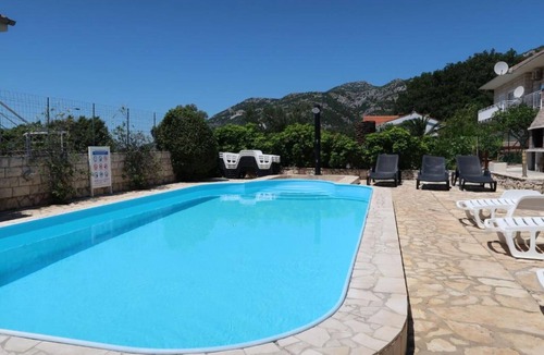 Cove Tri Zala (Zrnovo) House | Sunset Bay Villa - Four Bedroom Holiday Home with Terrace